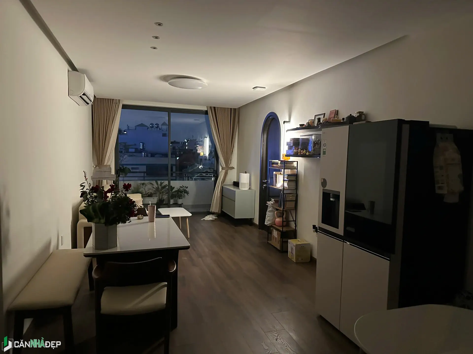 Phòng khách, bếp của một căn hộ