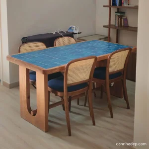 Bàn ăn lát gạch trang trí